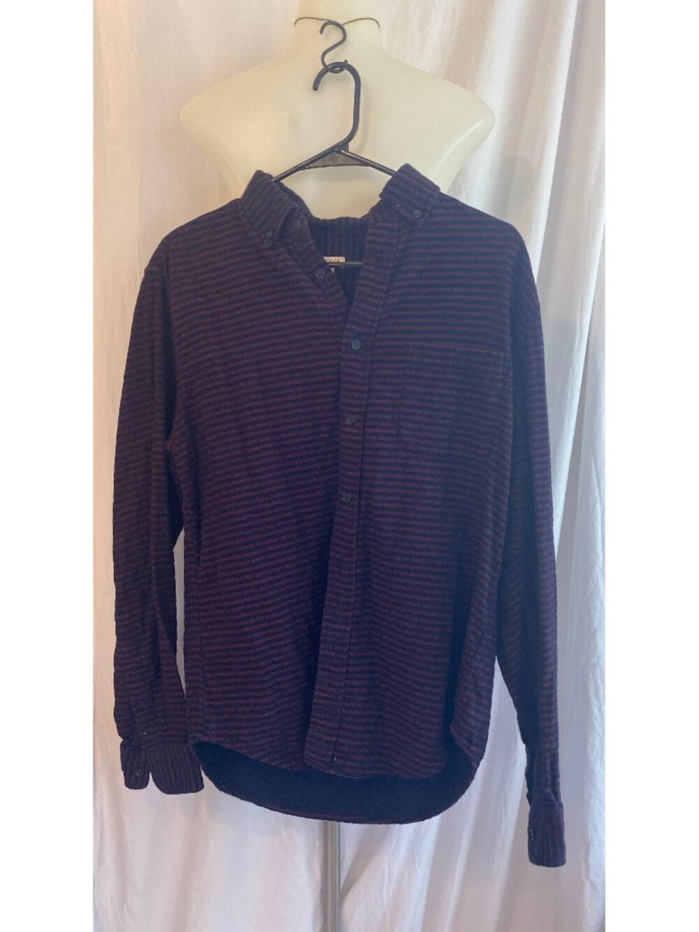 Merona Navy Blue And Red Striped Men's Long Sleeve Button Up Shirt M